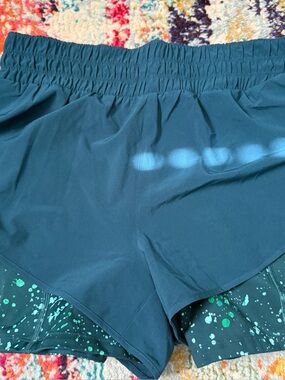 Athleta HIIT IT 2-in-1 Running Shorts Turquoise Teal Blue Green Speckled Small